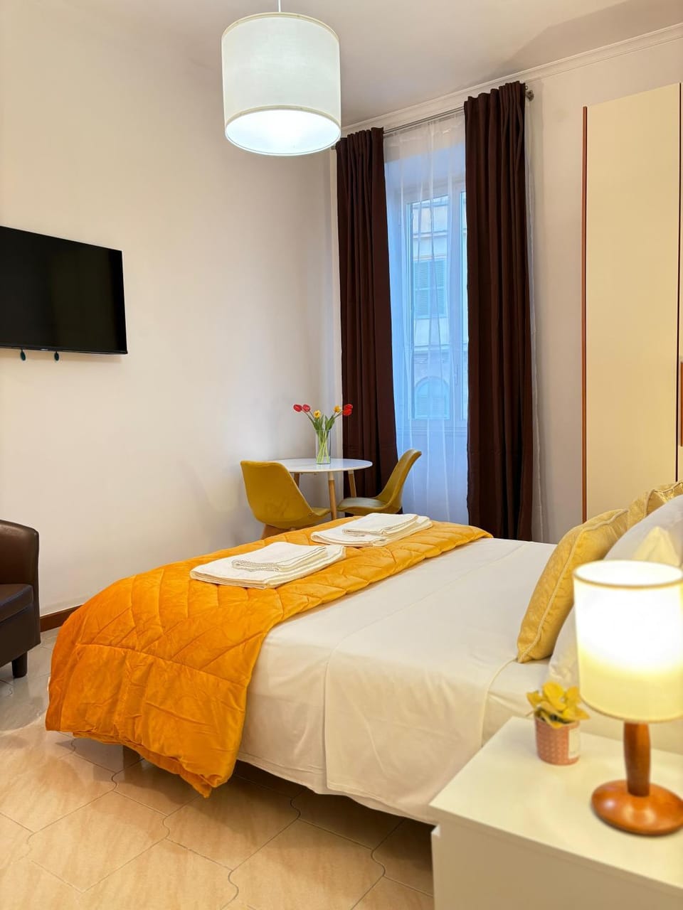 Communal lounge/ TV room, Bed, TV and multimedia, Living room, Photo of the whole room, Bedroom