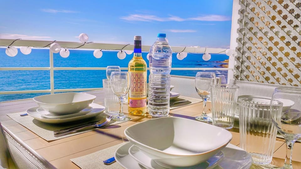Day, Natural landscape, View (from property/room), Balcony/Terrace, Food and drinks, Dining area, Sea view