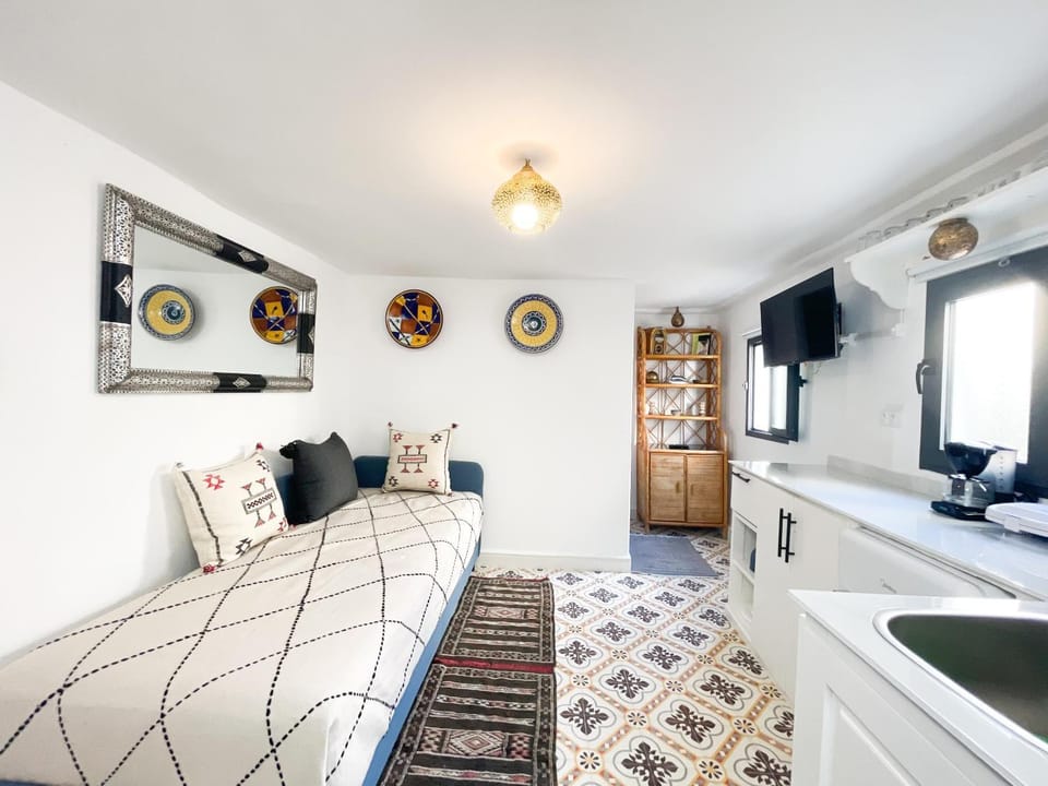 Photo of the whole room, Bedroom, towels