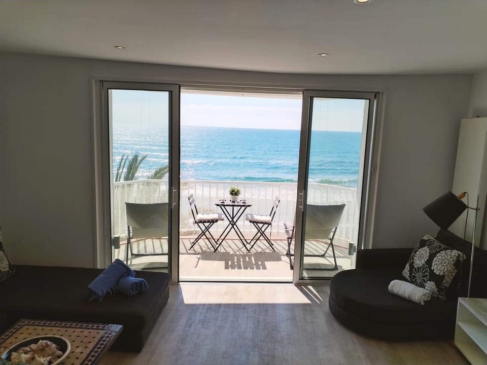 View (from property/room), Balcony/Terrace, Living room, Beach