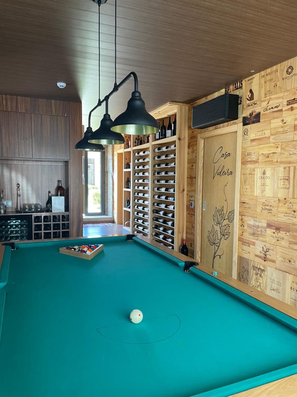 Billiard, Game Room