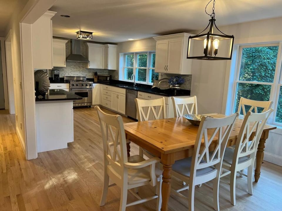 Perfect location! Minutes to beaches! Beach pass! House in Centerville
