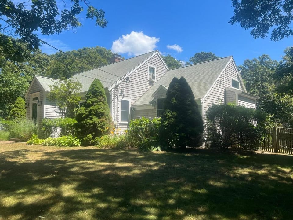 Perfect location! Minutes to beaches! Beach pass! House in Centerville