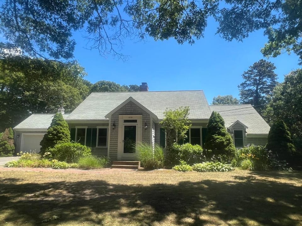 Perfect location! Minutes to beaches! Beach pass! House in Centerville