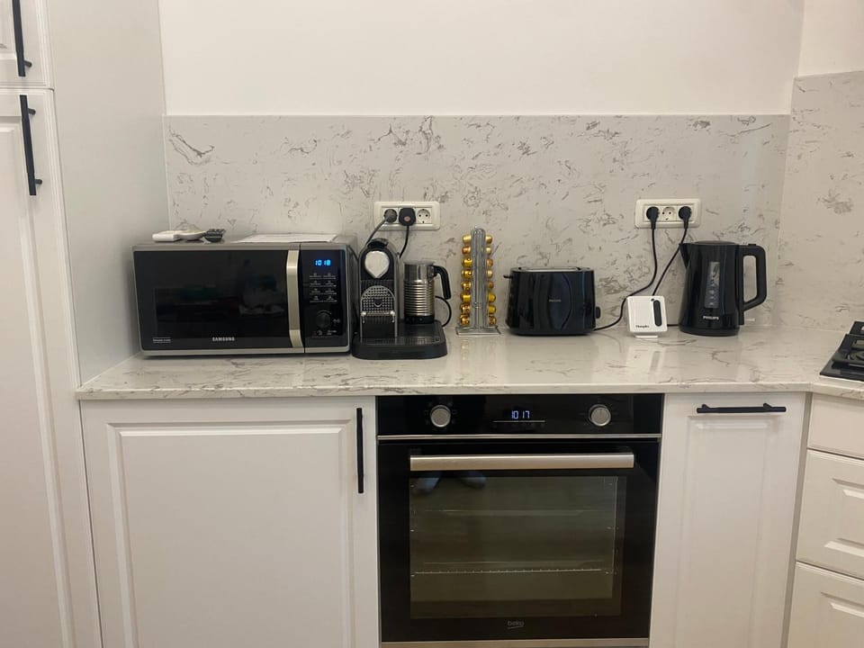 Coffee/tea facilities, toaster