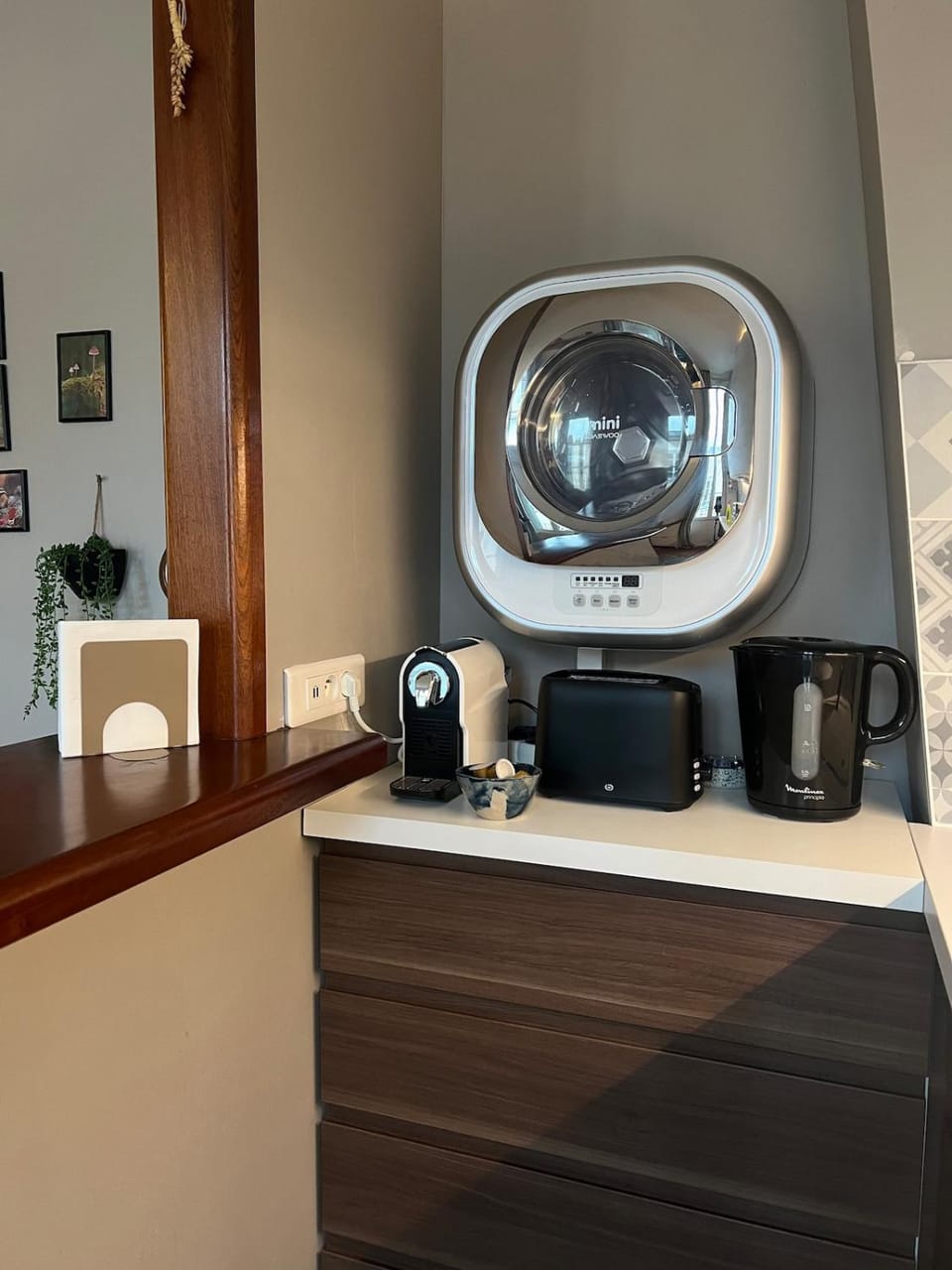 Kitchen or kitchenette, toaster