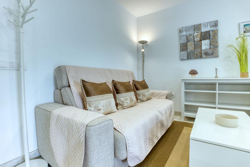 Bed, Living room