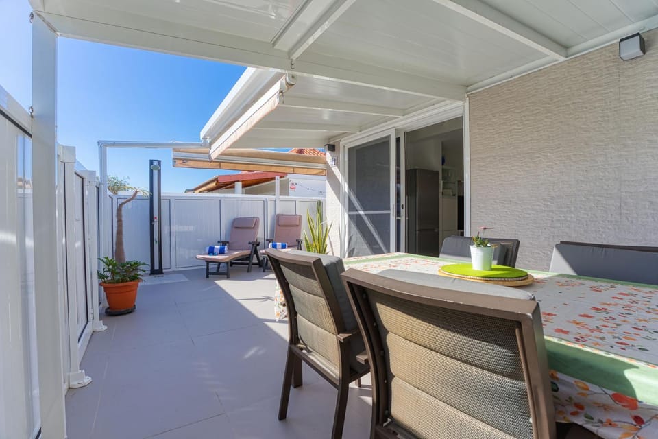 Patio, Day, Balcony/Terrace, Dining area