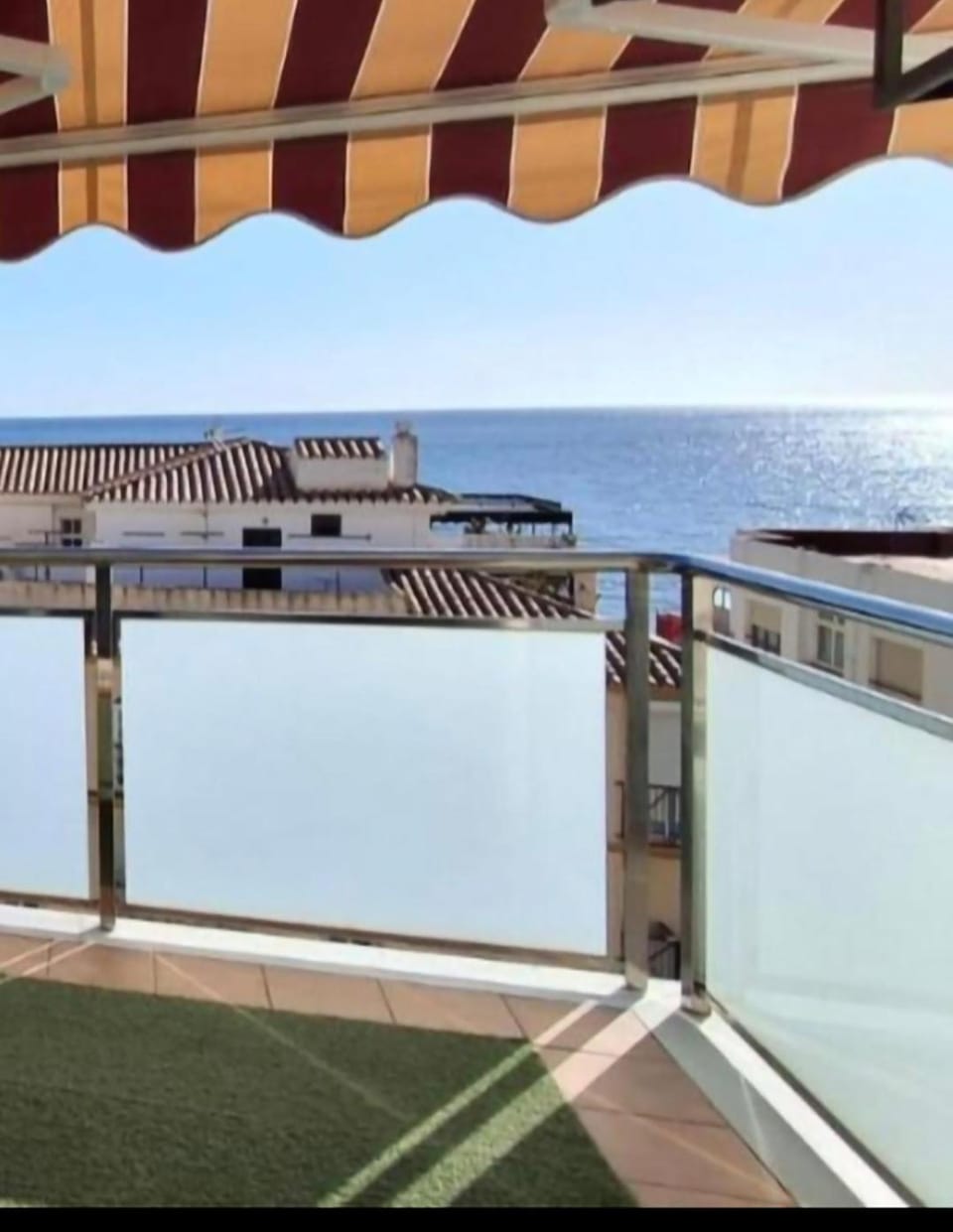 Ático Mediterráneo con Terraza y Solárium en el centro y a un paso del mar en Rincón de la Victoria Apartment in Rincón de la Victoria