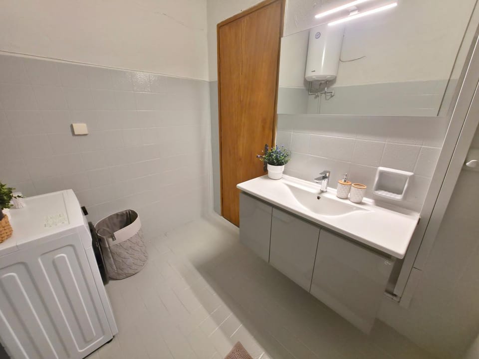 Bathroom, towels