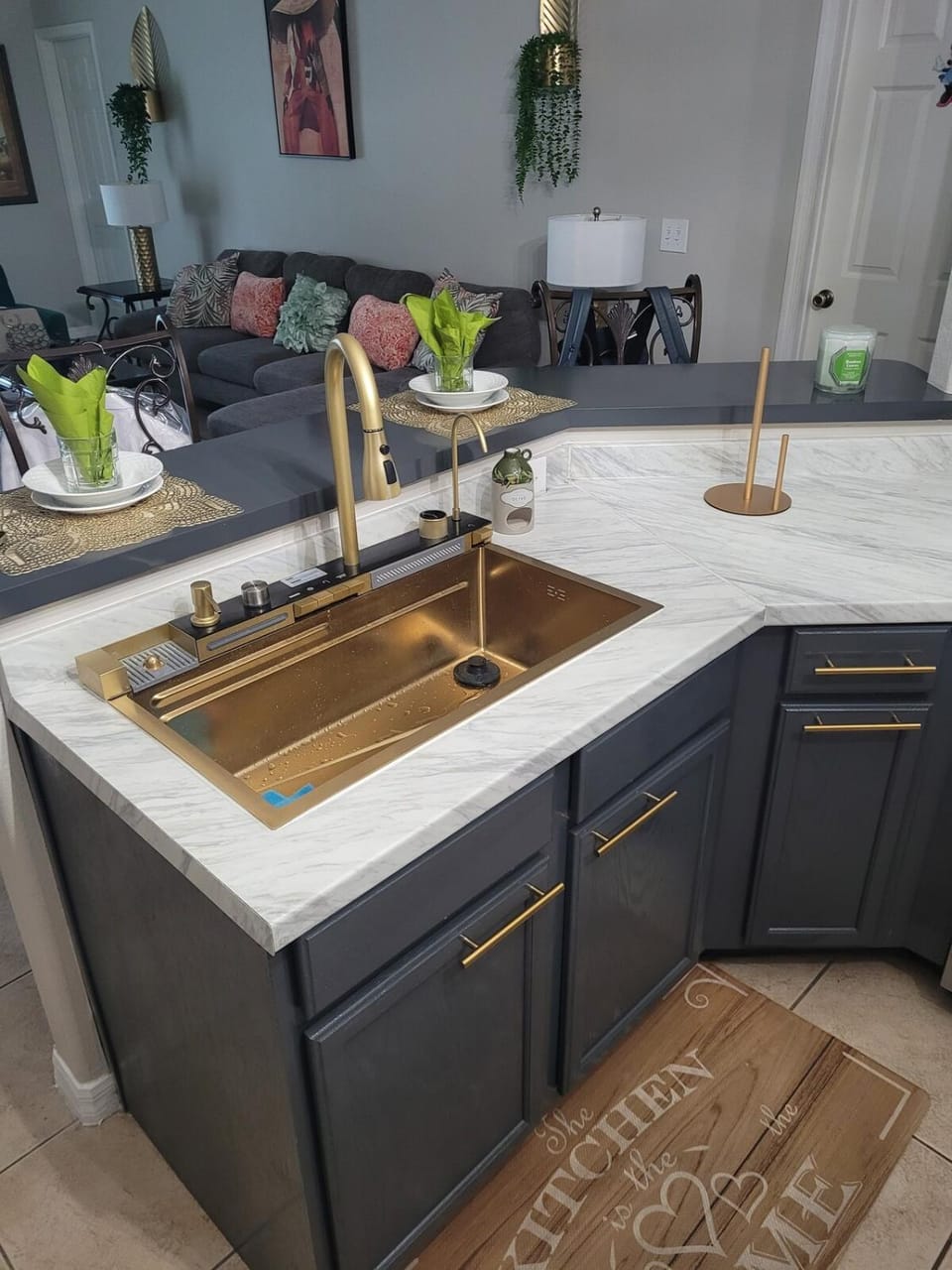 Kitchen or kitchenette, Seating area