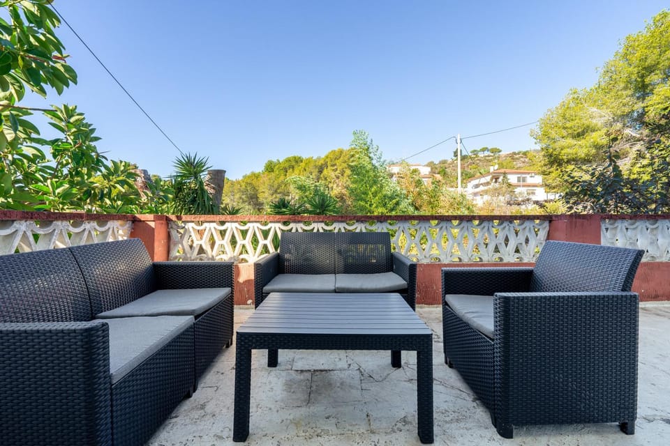 Property building, Balcony/Terrace, Living room