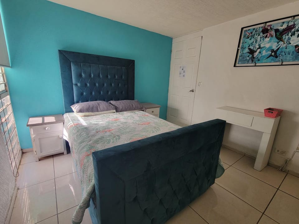 Aguilas Rooms 1 cama baño compartido Vacation rental in Tlaquepaque