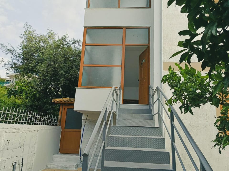 Property building, Facade/entrance, Day