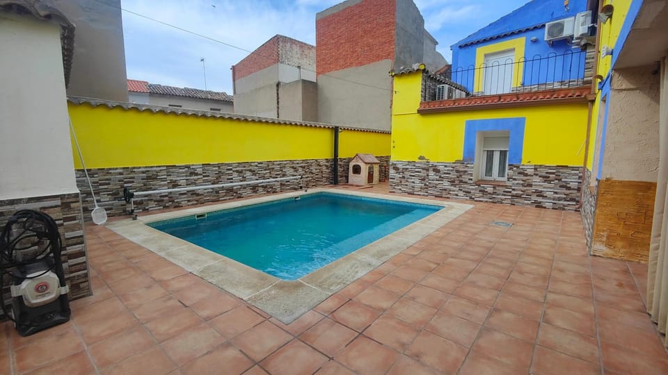 Swimming pool