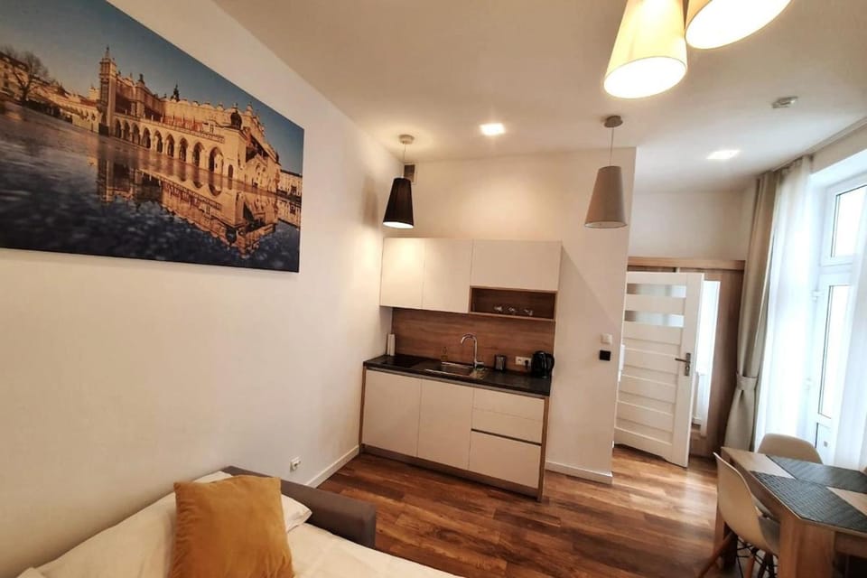 Kitchen or kitchenette, Seating area, Dining area
