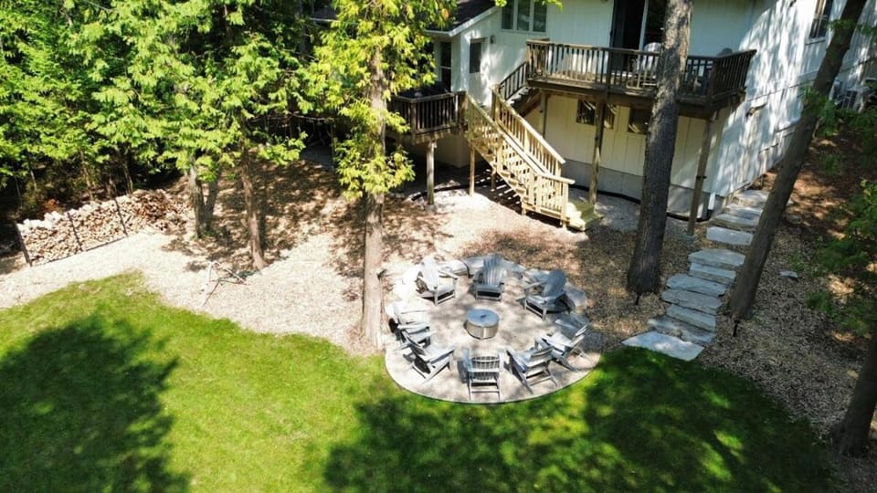Downtown Sister Bay New Listing - Cardinal Retreat House in Sister Bay