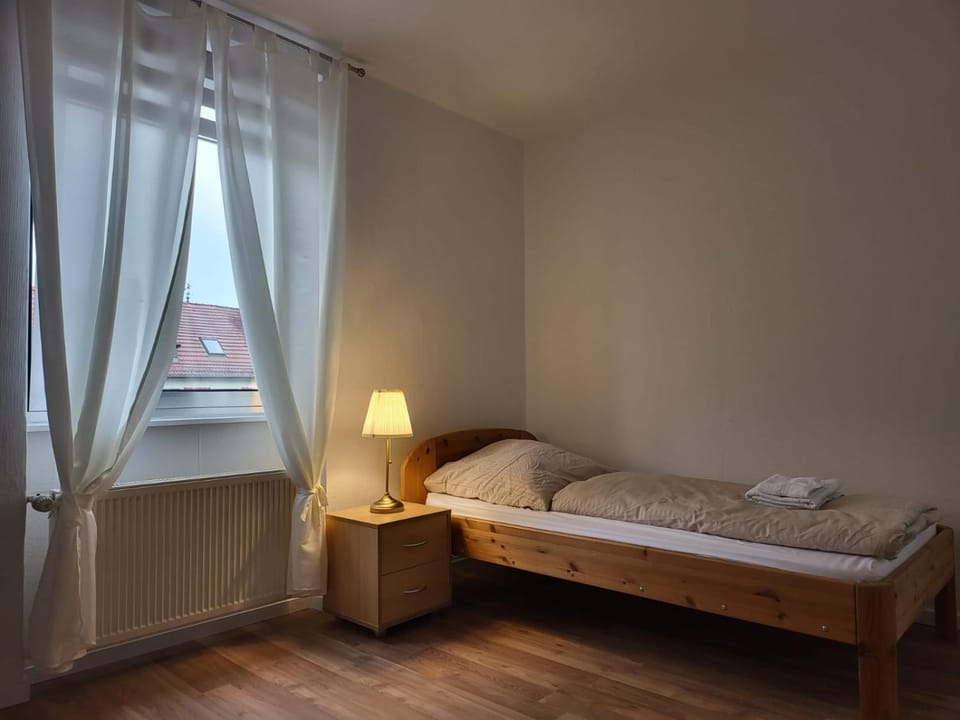 Toilet, Spring, Bed, Neighbourhood, Winter, Summer, Bathroom, Photo of the whole room, Seating area, Dining area, Bedroom, Communal kitchen, Autumn, Time of day, Sunrise, Family, furniture, furniture, furniture, hair dryier, heating, heating, internet, internet, internet, room service, towels, towels, wardrobe