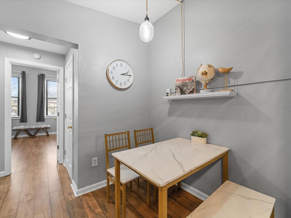 Lawrenceville Central !3 Large and Spacious One Bedroom Apartment with Free Street Parking Apartment in Pittsburgh