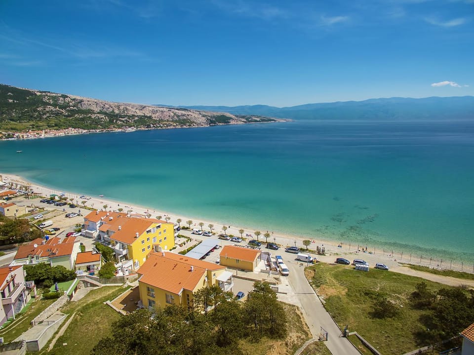 Neighbourhood, Natural landscape, Beach