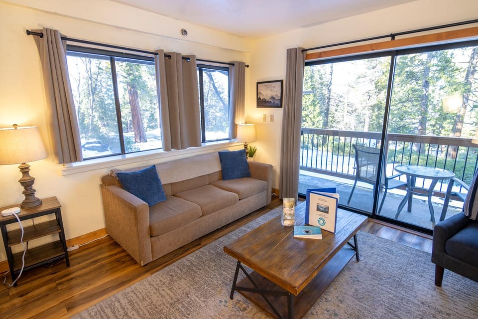 Inside Yosemite Park-Cozy Corner Unit-Sleeps 2 Apartment in Tuolumne County