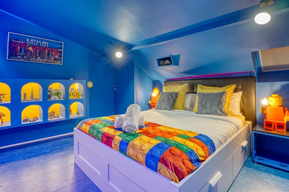 Night, Photo of the whole room, Entertainment, Inner courtyard view, heating