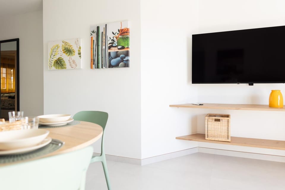 TV and multimedia, Dining area