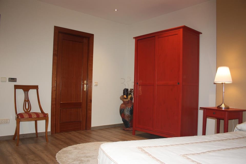 Photo of the whole room, Decorative detail, Bedroom