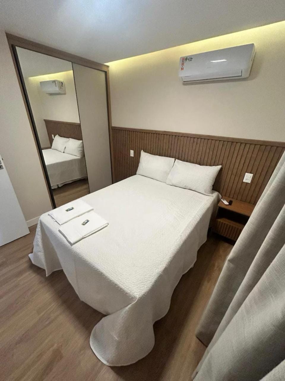 Bed, Bedroom, air conditioner