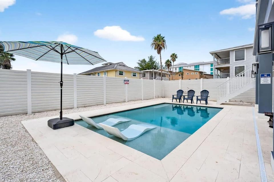 Blue Pearl House in Indian Shores