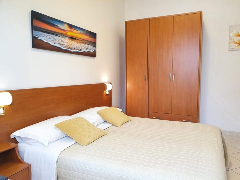 Bed, Bedroom, wardrobe