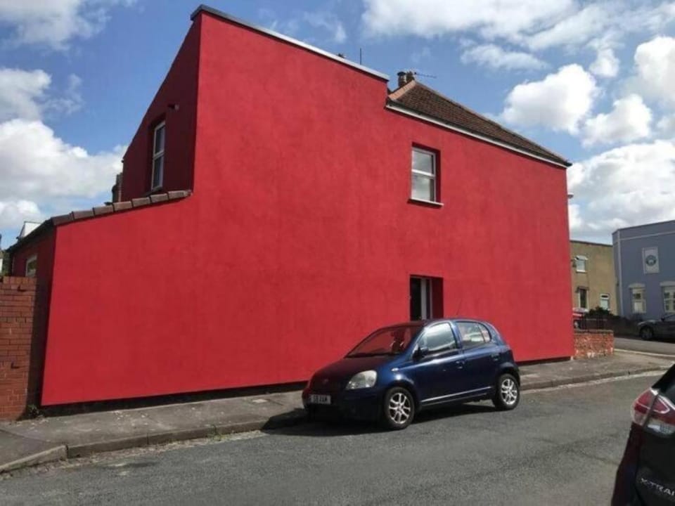 Property building, Neighbourhood, Street view, Location, Parking