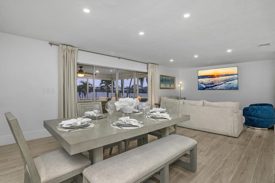 Living room, Seating area, Dining area