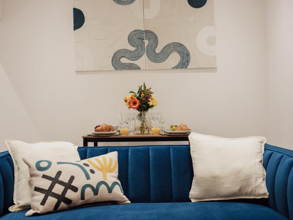 Living room, Decorative detail, Seating area