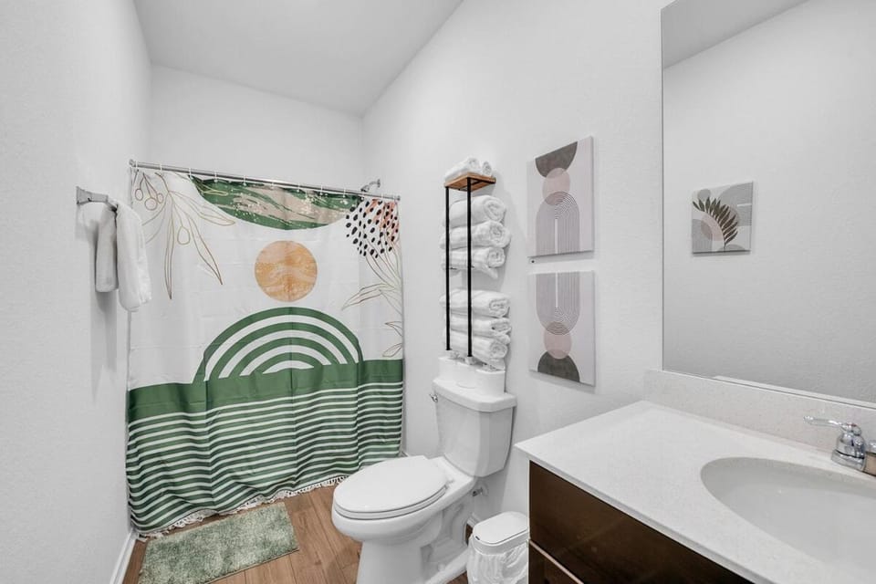 Shower, Toilet, Bathroom, Bath, towels