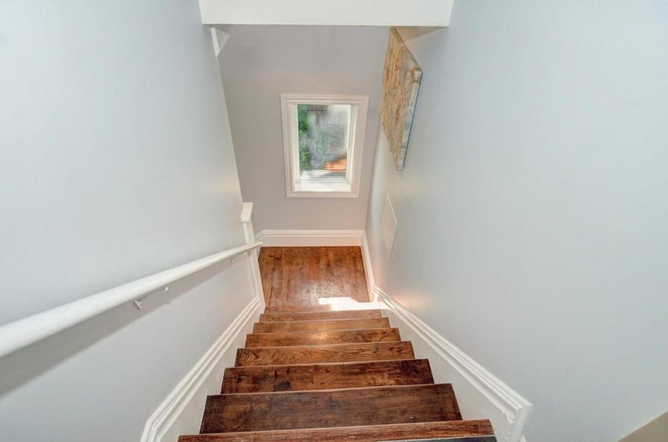 Luxurious Condo with Balcony in Kitchener Apartment in Waterloo