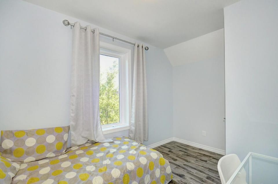 Luxurious Condo with Balcony in Kitchener Apartment in Waterloo