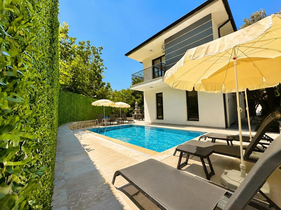 Property building, Swimming pool