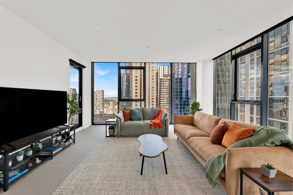 TV and multimedia, View (from property/room), Living room, Seating area, City view
