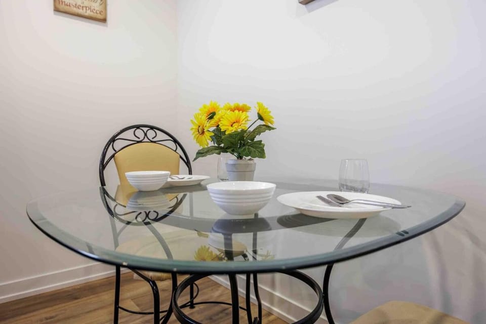 Cozy 2Bed Home 6 minutes to the FALLS! Apartment in Niagara Falls