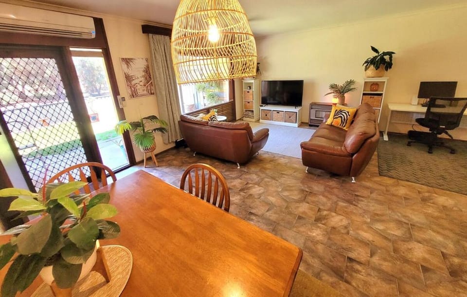 Communal lounge/ TV room, TV and multimedia, Living room