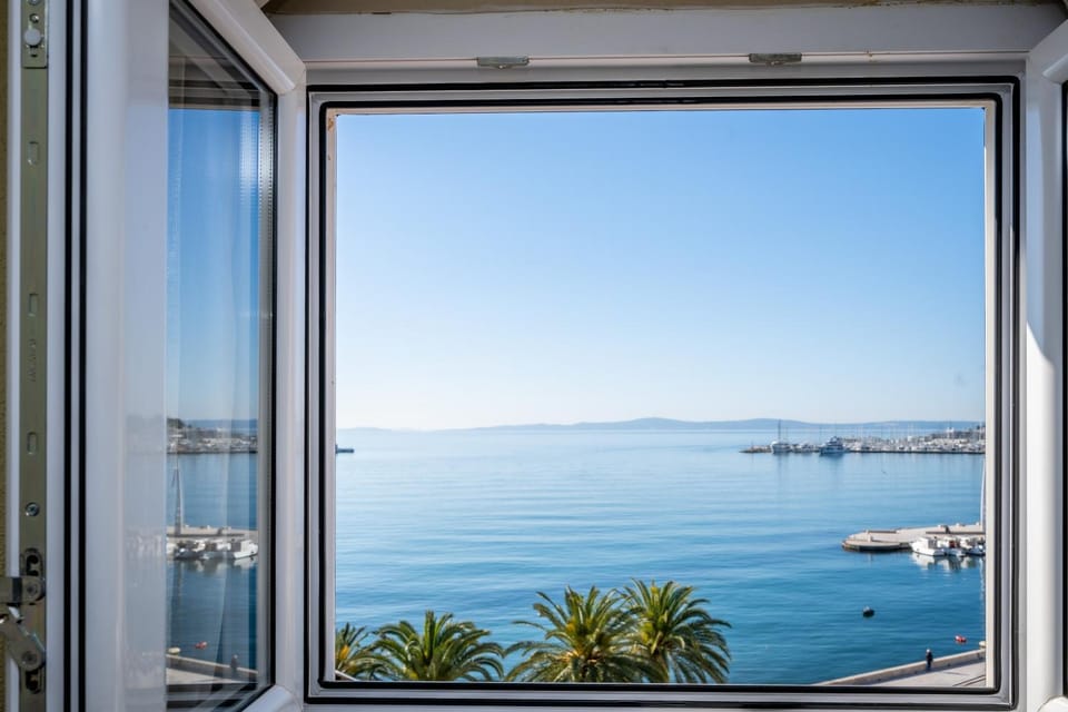 View (from property/room), City view, Sea view