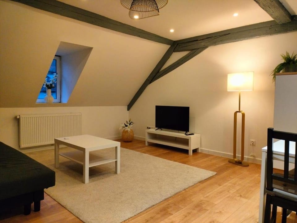 Communal lounge/ TV room, TV and multimedia, Living room, Seating area, Evening entertainment