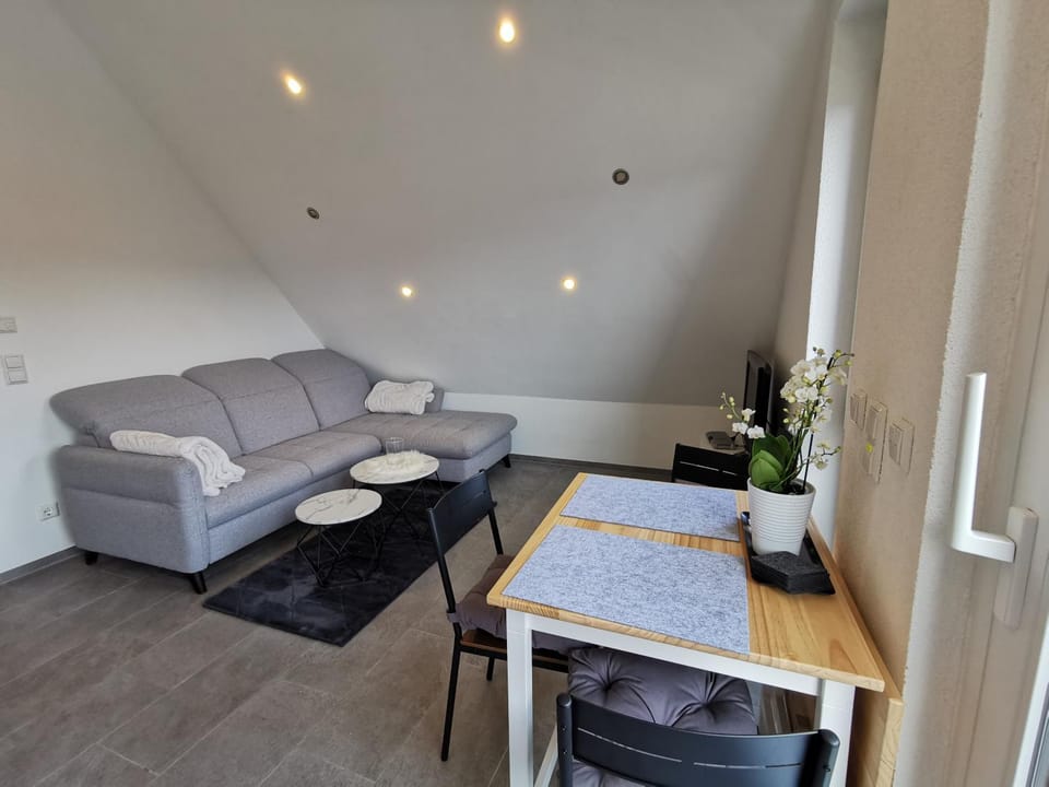 Seating area, Dining area