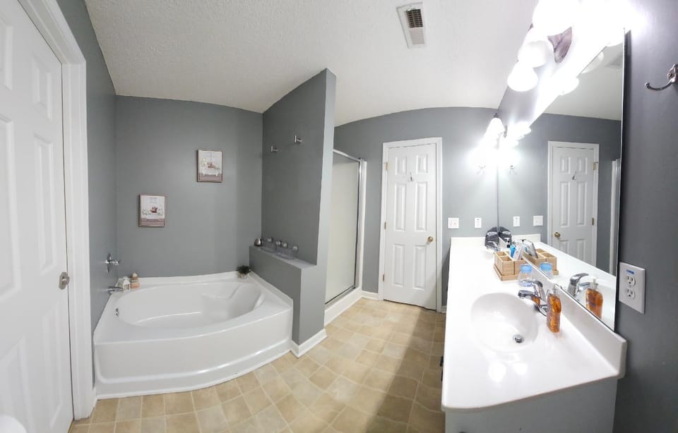 Bathroom, Photo of the whole room, Bath, towels