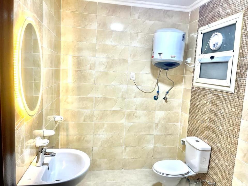 Shower, Toilet