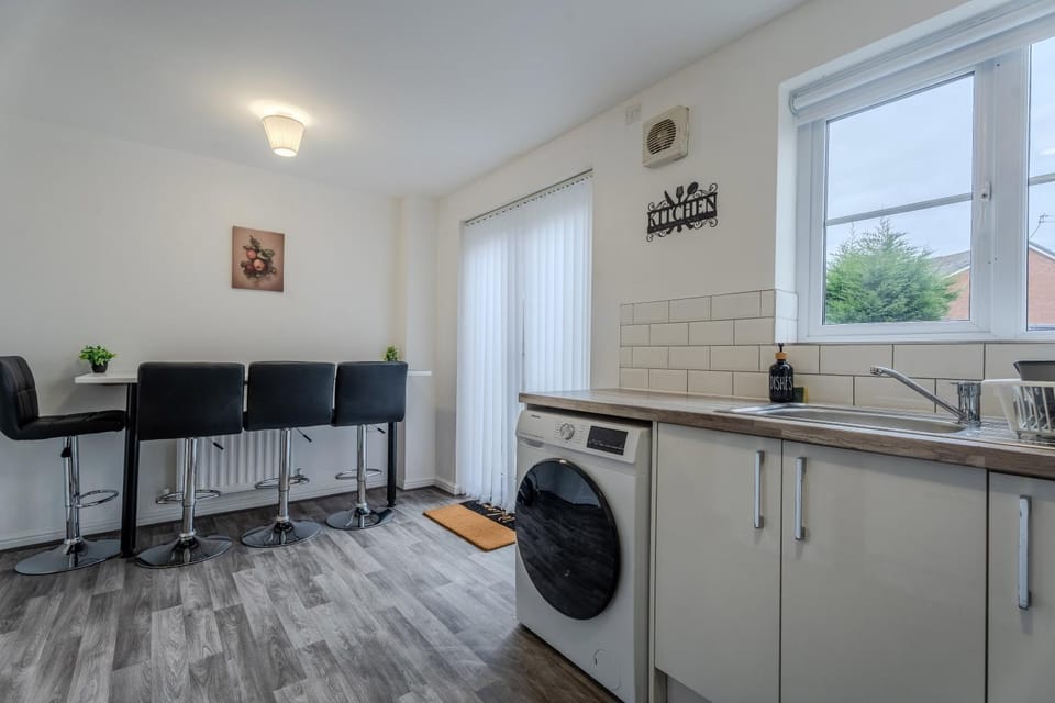 Kitchen or kitchenette, Living room, Seating area, Dining area, dishwasher, minibar, oven, stove