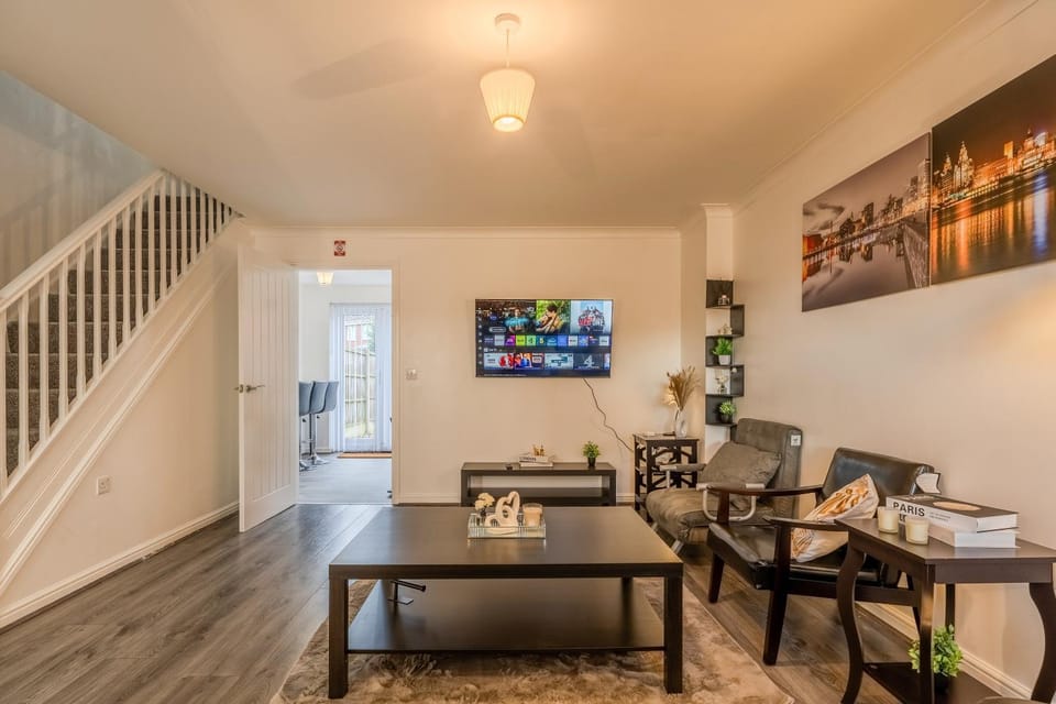 TV and multimedia, Living room, Seating area, Dining area