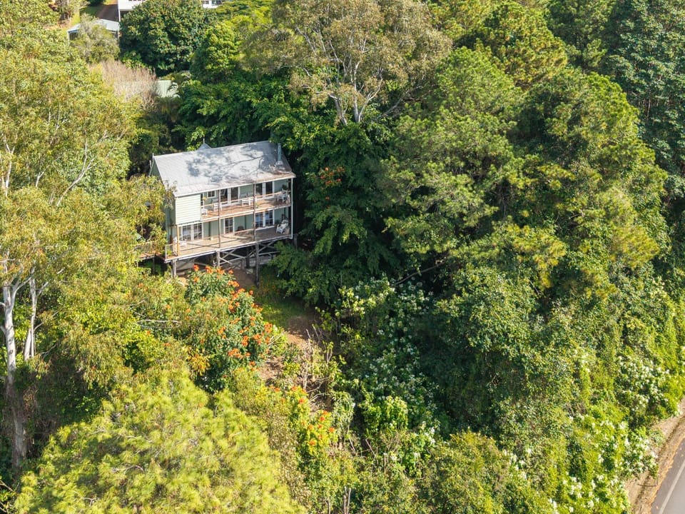 Misty Valley Cottage House in Mapleton