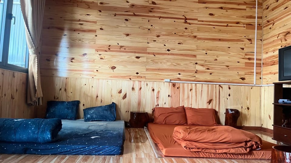 Communal lounge/ TV room, TV and multimedia, Living room, Seating area, Evening entertainment